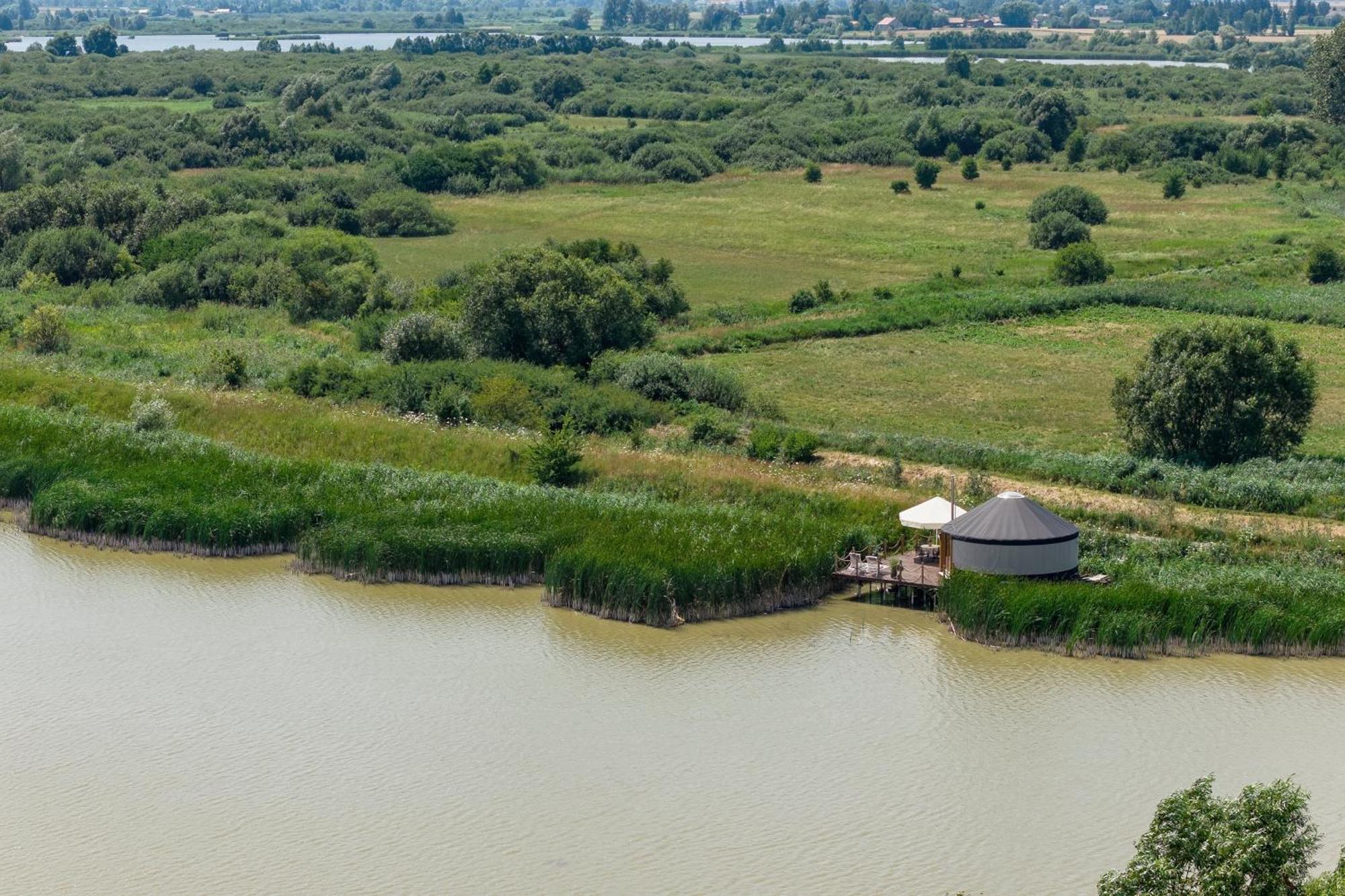 Chatka Pradziadka I Jurty Na Wodzie Pokrowka Dış mekan fotoğraf